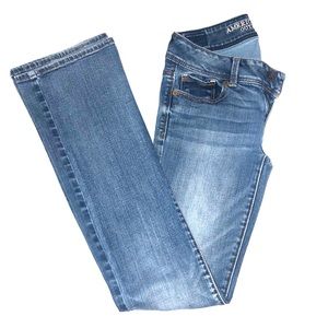 AE jeans light wash color